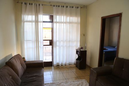 Sala de casa à venda com 4 quartos, 420m² em Água Branca, Contagem