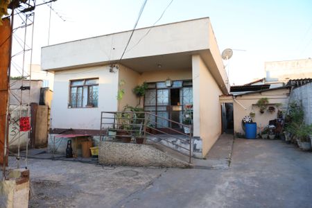 Casa à venda com 420m², 4 quartos e 7 vagasFachada