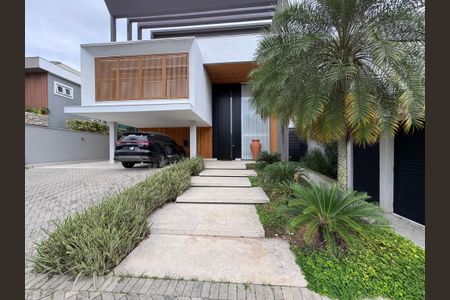 Casa à venda com 850m², 5 quartos e 6 vagasFachada