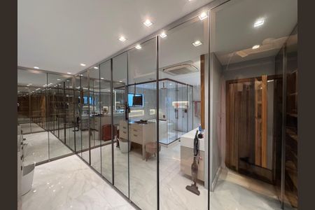 Casa à venda com 850m², 5 quartos e 6 vagasSuíte 1 - Banheiro