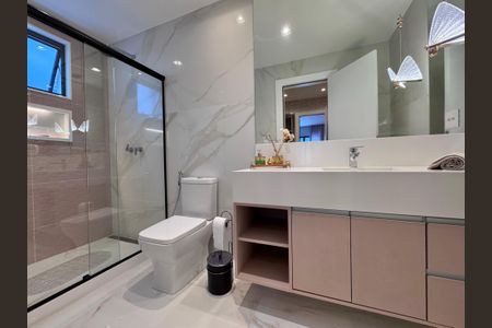 Casa à venda com 850m², 5 quartos e 6 vagasSuíte 3 - Banheiro