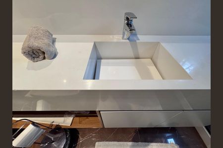 Casa à venda com 850m², 5 quartos e 6 vagasSalão de Jogos - Lavabo