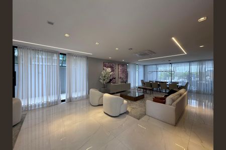 Sala de casa à venda com 5 quartos, 850m² em Barra da Tijuca, Rio de Janeiro