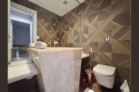 Casa à venda com 850m², 5 quartos e 6 vagasSuíte 5- Banheiro