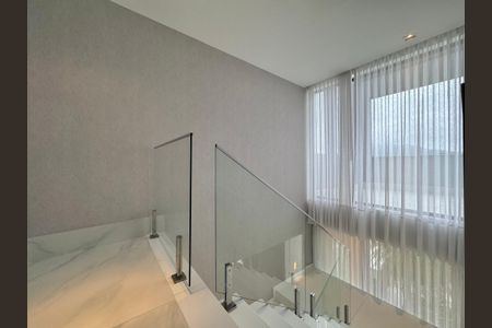 Casa à venda com 850m², 5 quartos e 6 vagasEscada