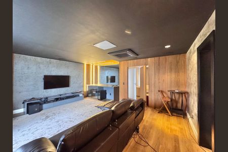 Casa à venda com 850m², 5 quartos e 6 vagasSala de TV