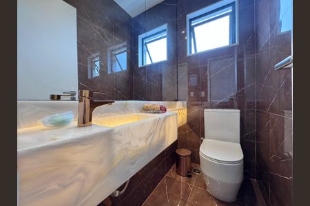 Casa à venda com 850m², 5 quartos e 6 vagasSalão de Jogos - Lavabo