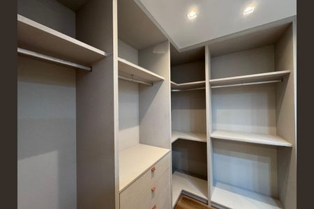 Casa à venda com 850m², 5 quartos e 6 vagasSuíte 2 - Closet