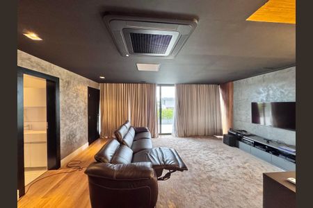 Casa à venda com 850m², 5 quartos e 6 vagasSala de TV