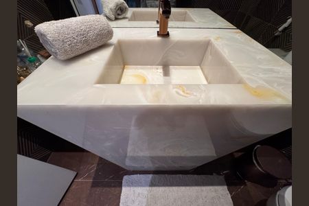 Casa à venda com 850m², 5 quartos e 6 vagasSuíte 5- Banheiro