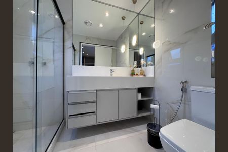 Casa à venda com 850m², 5 quartos e 6 vagasSuíte 2 - Banheiro