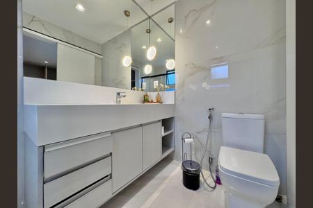 Casa à venda com 850m², 5 quartos e 6 vagasSuíte 2 - Banheiro