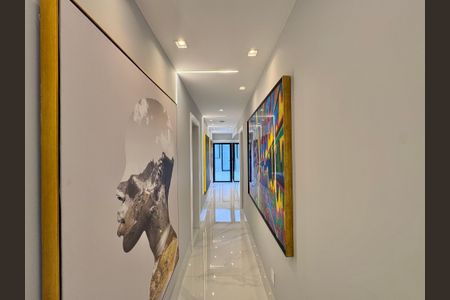 Casa à venda com 850m², 5 quartos e 6 vagasCorredor