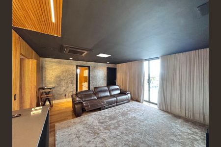 Casa à venda com 850m², 5 quartos e 6 vagasSala de TV