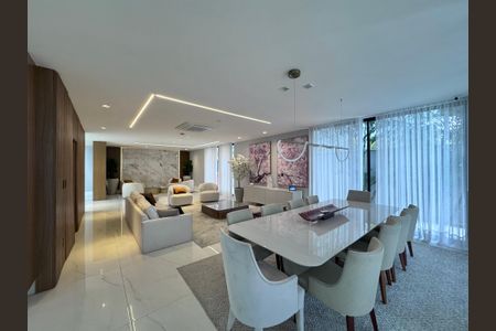 Casa à venda com 850m², 5 quartos e 6 vagasSala