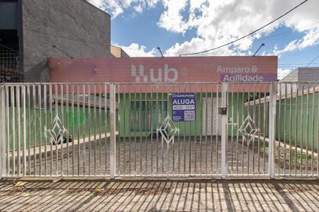 Casa para alugar com 300m², 8 quartos e 4 vagas Casa para alugar com 300m², 8 quartos e 4 vagasFachada