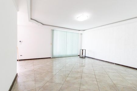 Casa para alugar com 300m², 8 quartos e 4 vagas Casa para alugar com 300m², 8 quartos e 4 vagasSala