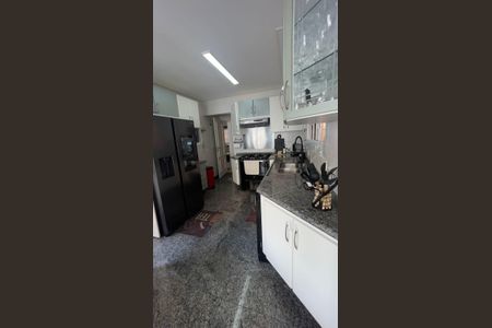 Casa de condomínio à venda com 220m², 3 quartos e 4 vagas