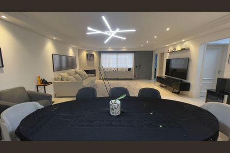 Casa de condomínio à venda com 220m², 3 quartos e 4 vagas