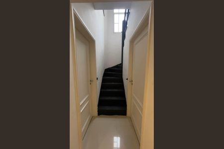 Casa de condomínio à venda com 220m², 3 quartos e 4 vagas