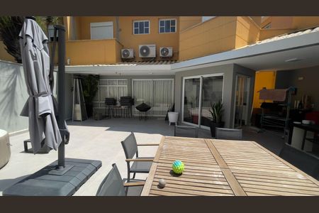 Casa de condomínio à venda com 220m², 3 quartos e 4 vagas