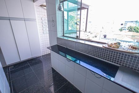 Apartamento à venda com 104m², 4 quartos e 2 vagas Apartamento à venda com 104m², 4 quartos e 2 vagasÁrea de Serviço