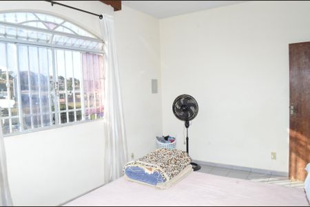 Casa à venda com 230m², 3 quartos e 2 vagasSuíte