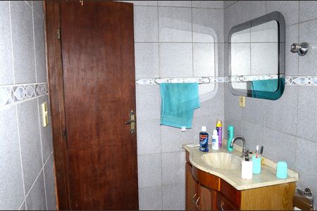 Casa à venda com 230m², 3 quartos e 2 vagasBanheiro da Suíte
