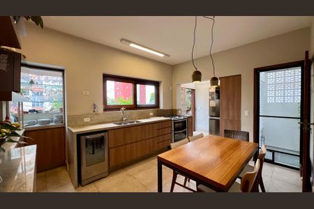 Casa à venda com 133m², 3 quartos e 2 vagasCozinha