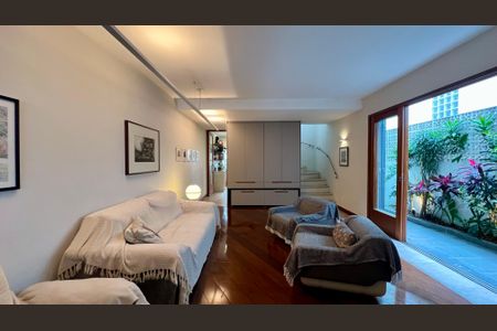 Casa à venda com 133m², 3 quartos e 2 vagasSala