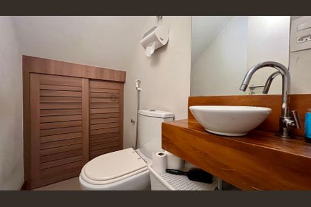 Casa à venda com 133m², 3 quartos e 2 vagasLavabo