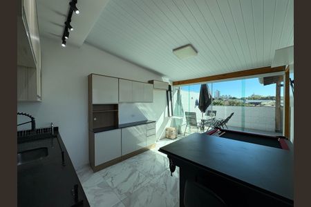 Apartamento à venda com 100m², 2 quartos e 2 vagasCozinha