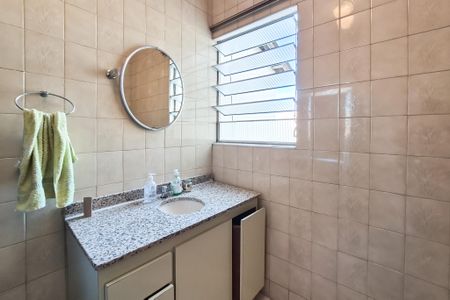 Casa à venda com 184m², 3 quartos e 2 vagas Casa à venda com 184m², 3 quartos e 2 vagasBanheiro Social