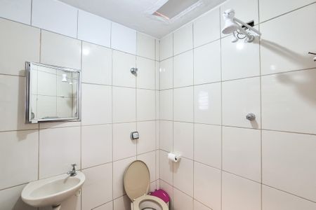 Casa à venda com 184m², 3 quartos e 2 vagas Casa à venda com 184m², 3 quartos e 2 vagasBanheiro de serviço