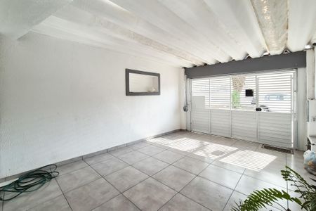 Casa à venda com 184m², 3 quartos e 2 vagas Casa à venda com 184m², 3 quartos e 2 vagasGaragem