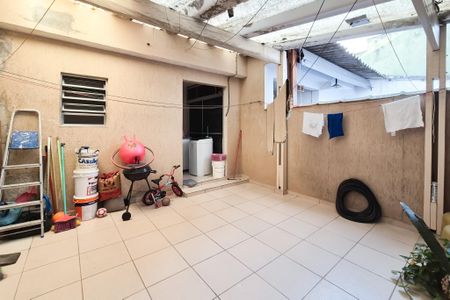 Casa à venda com 184m², 3 quartos e 2 vagas Casa à venda com 184m², 3 quartos e 2 vagasQuintal