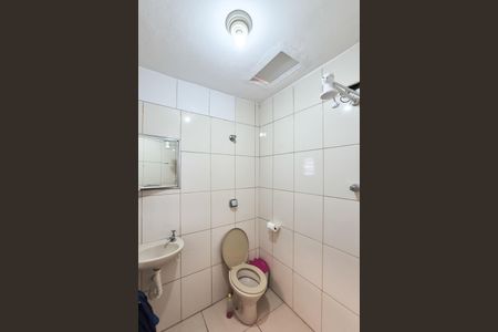 Casa à venda com 184m², 3 quartos e 2 vagas Casa à venda com 184m², 3 quartos e 2 vagasBanheiro de serviço