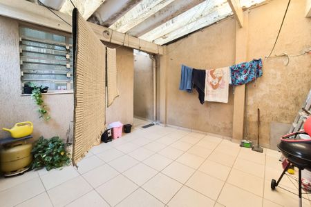 Casa à venda com 184m², 3 quartos e 2 vagas Casa à venda com 184m², 3 quartos e 2 vagasQuintal