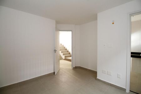 Casa à venda com 140m², 2 quartos e 2 vagas Casa à venda com 140m², 2 quartos e 2 vagasSuíte