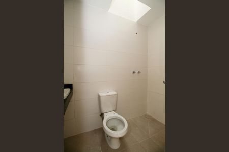 Casa à venda com 140m², 2 quartos e 2 vagas Casa à venda com 140m², 2 quartos e 2 vagasBanheiro Social