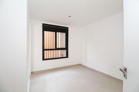 Casa à venda com 140m², 2 quartos e 2 vagas Casa à venda com 140m², 2 quartos e 2 vagasSuíte