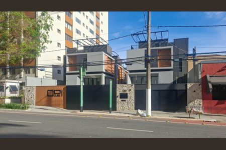 Casa à venda com 140m², 2 quartos e 2 vagas Casa à venda com 140m², 2 quartos e 2 vagasFachada
