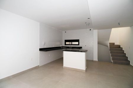 Casa à venda com 140m², 2 quartos e 2 vagas Casa à venda com 140m², 2 quartos e 2 vagasSala e Cozinha