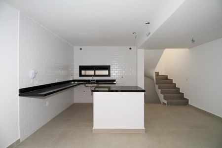 Casa à venda com 140m², 2 quartos e 2 vagas Casa à venda com 140m², 2 quartos e 2 vagasSala e Cozinha