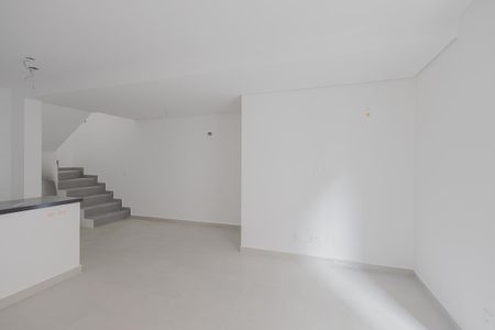 Sala de casa de condomínio à venda com 2 quartos, 140m² em Paraíso, São Paulo