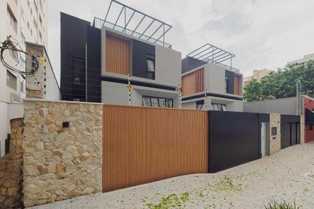 Casa de condomínio à venda com 140m², 2 quartos e 2 vagas Casa de condomínio à venda com 140m², 2 quartos e 2 vagasFachada