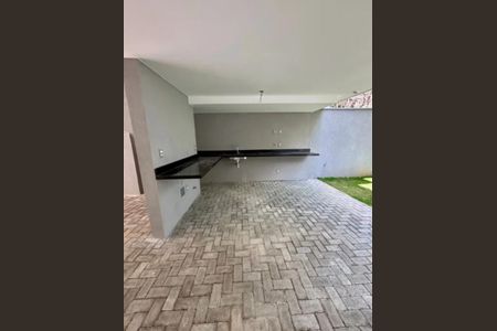 Casa de condomínio à venda com 225m², 3 quartos e 3 vagas