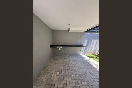 Casa de condomínio à venda com 256m², 3 quartos e 3 vagas