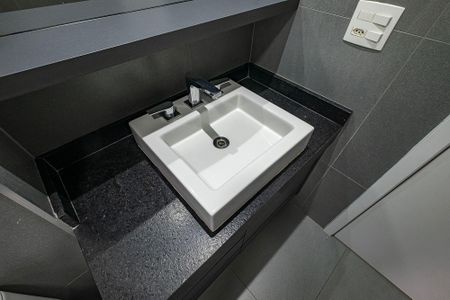 Banheiro de apartamento à venda com 1 quarto, 51m² em Pinheiros, São Paulo