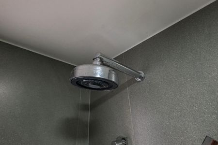 Banheiro de apartamento à venda com 1 quarto, 51m² em Pinheiros, São Paulo